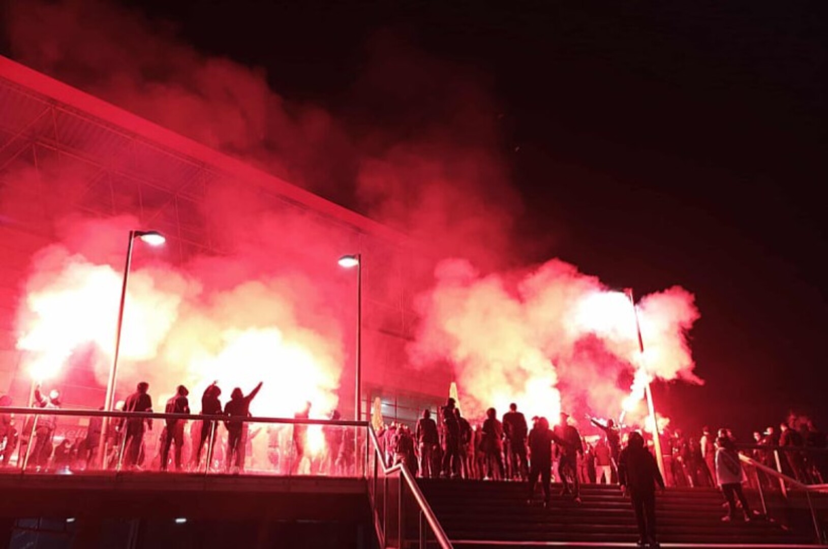 BH Fanaticosi "zapalili" Zenicu, skandiraju protiv čelnika Nogometnog saveza BiH - slika 1
