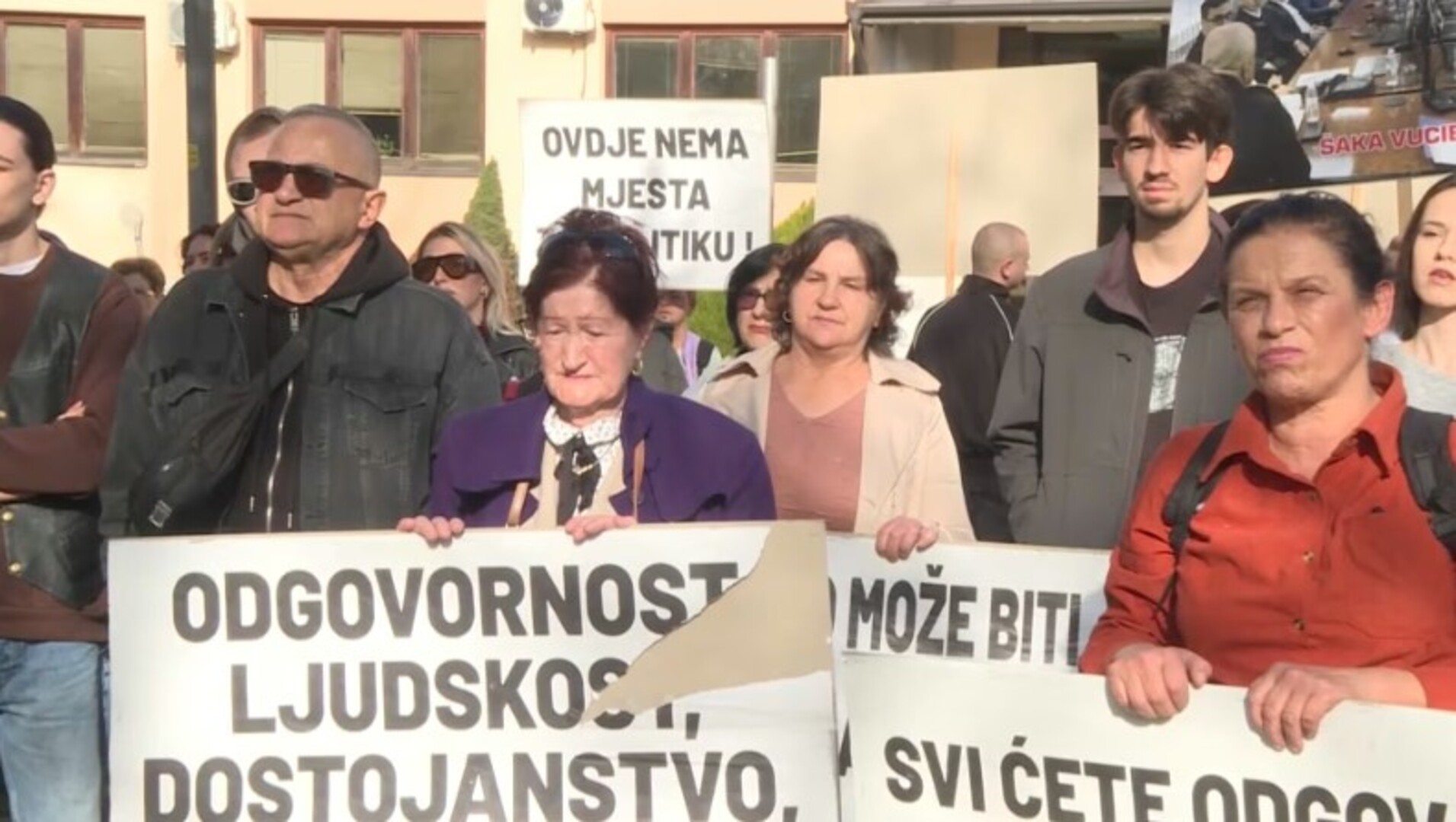 Novi protest u Tuzli: Građani traže smjenu komesara zbog horora u policiji - slika 1