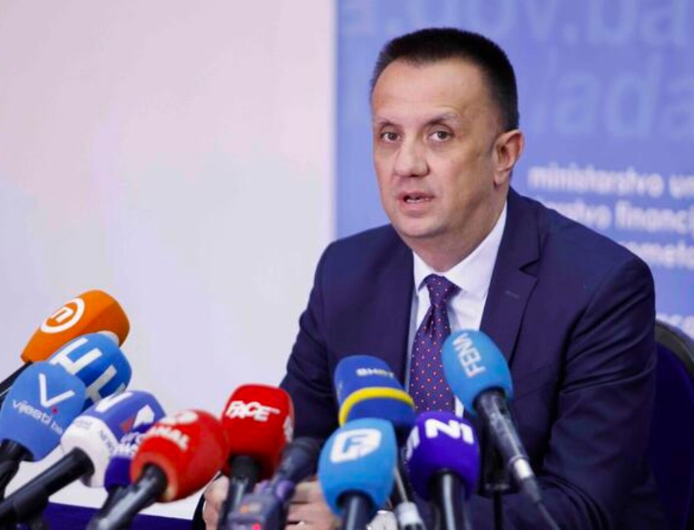 Lakić upalio alarm: Energetski sektor srozan do kraja - slika 1