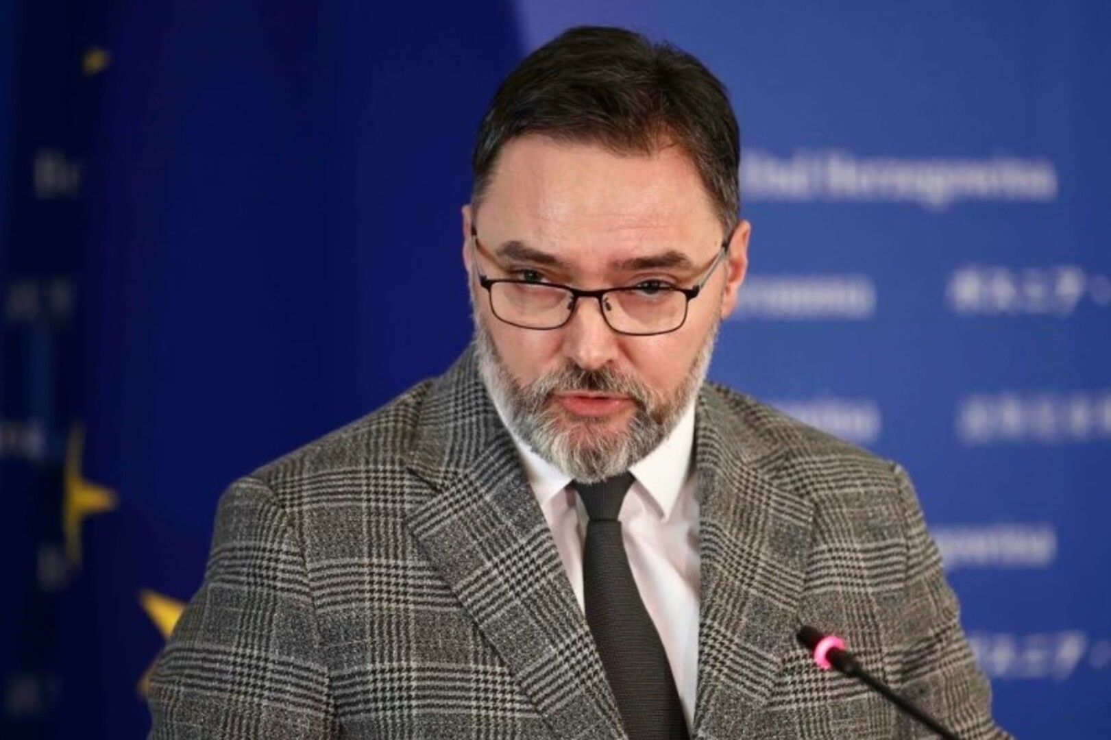 EU i Nizozemska osudile skandalozni gest Košarca prema Schmidtu - slika 1