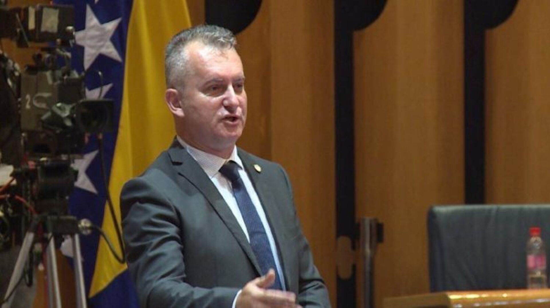 Kako je Karamatić ‘turčio’ predsjedavajućeg pred očima zastupnika - slika 1