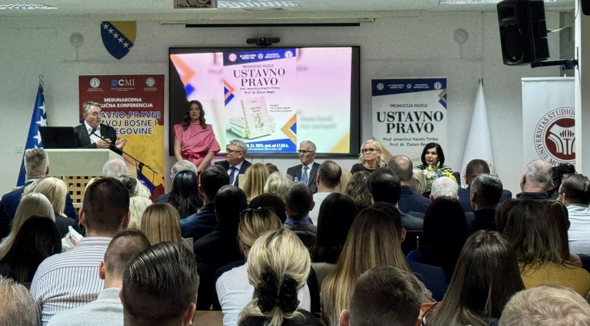 Komšić na promociji udžbenika „Ustavno pravo“ u Tuzli - slika 6
