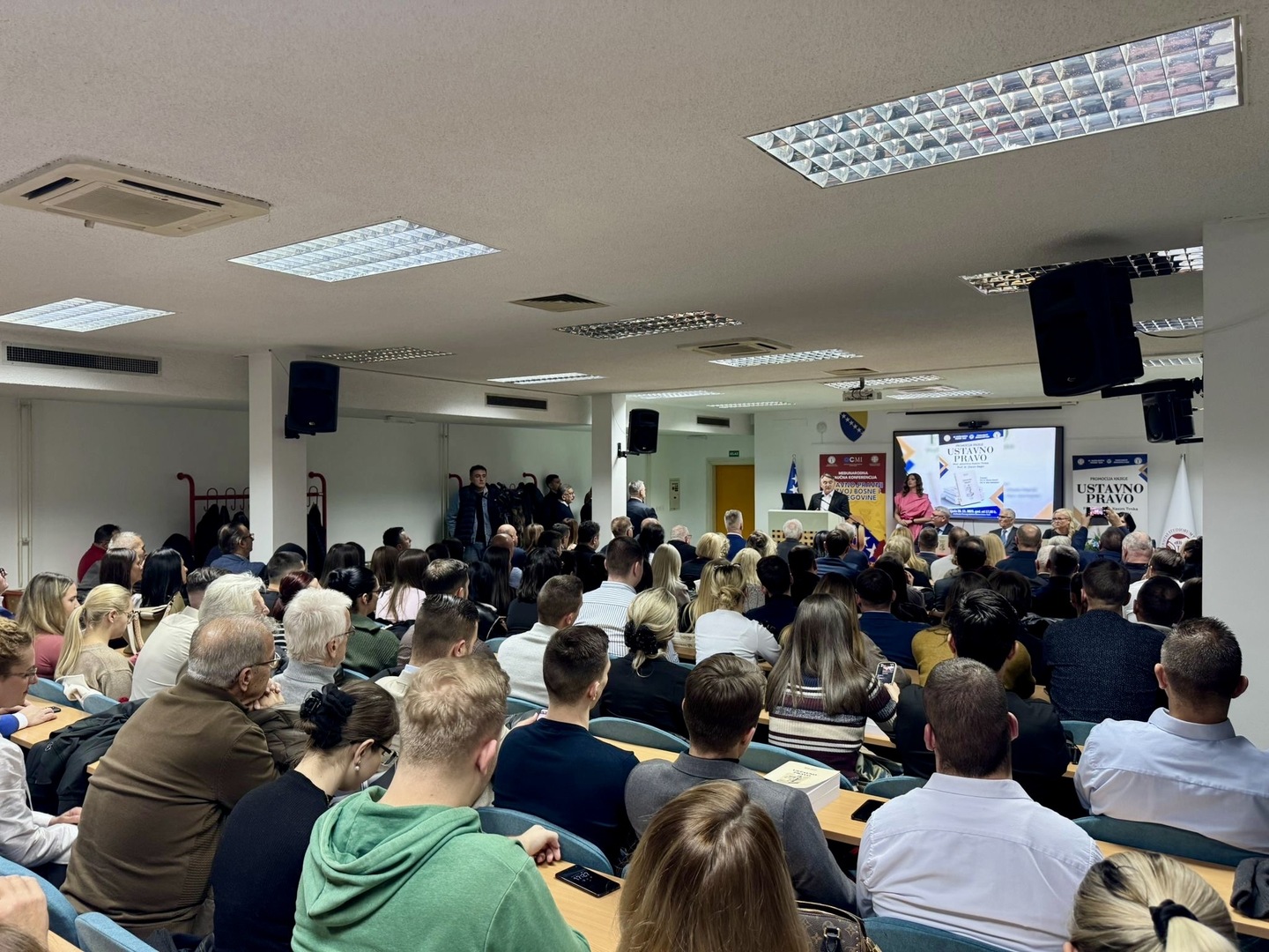 Komšić na promociji udžbenika „Ustavno pravo“ u Tuzli - slika 5