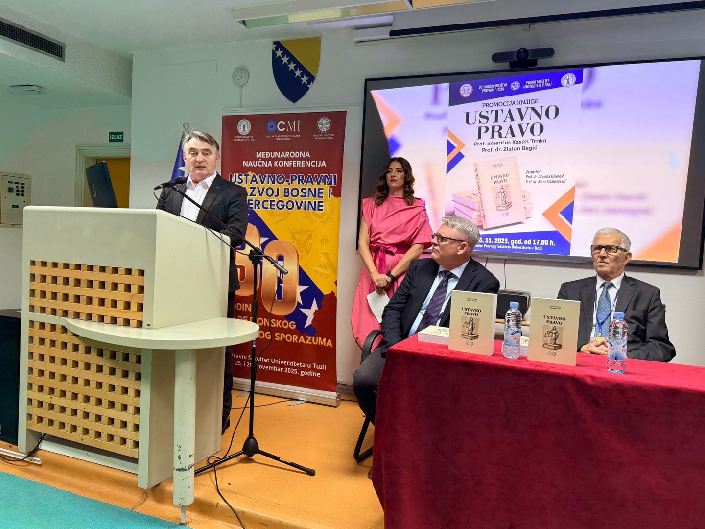 Komšić na promociji udžbenika „Ustavno pravo“ u Tuzli - slika 1