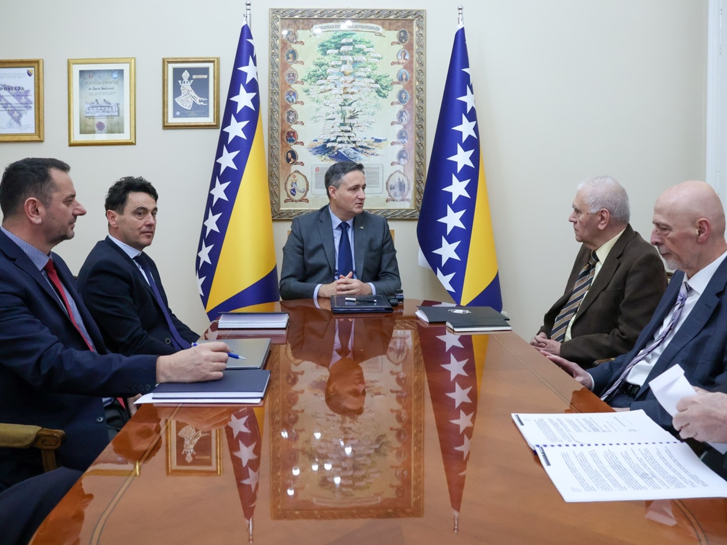 Bećirović razgovarao s delegacijom Kruga 99 - slika 3