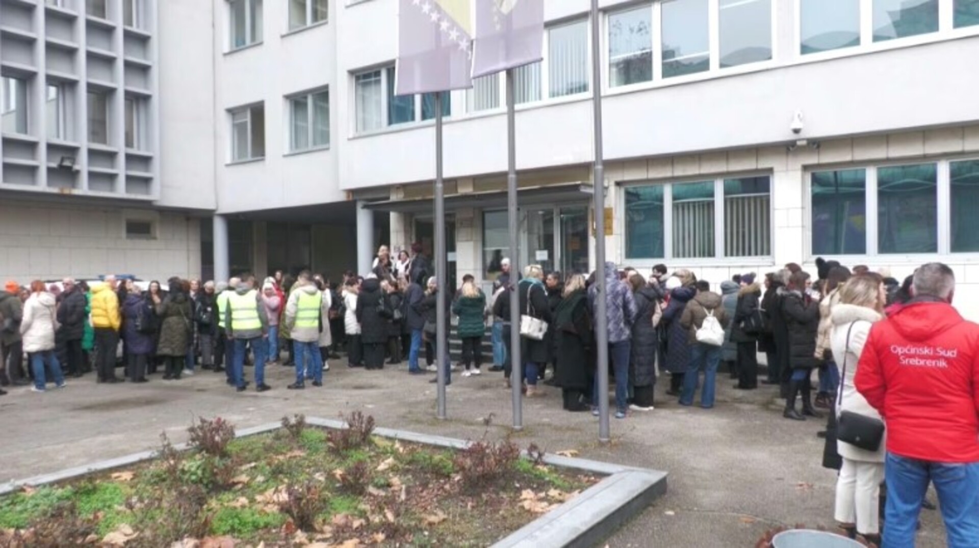 Stotine zaposlenih u pravosuđu TK u štrajku: Traže hitno povećanje osnovice za 10% odmah i 20% od 2026. - slika 1
