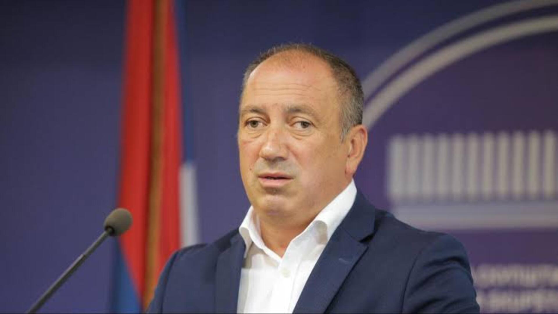 "Slanje nacističkog šljema je bio okidač za veću međunarodnu podršku Schmidtu" - slika 1