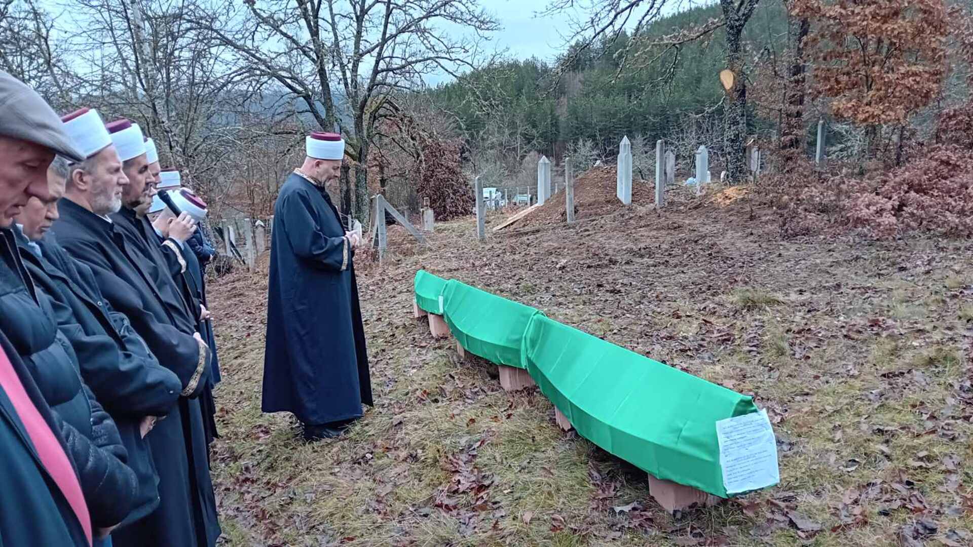 Klanjana kolektivna dženaza u Kukavicama kod Rogatice - slika 1