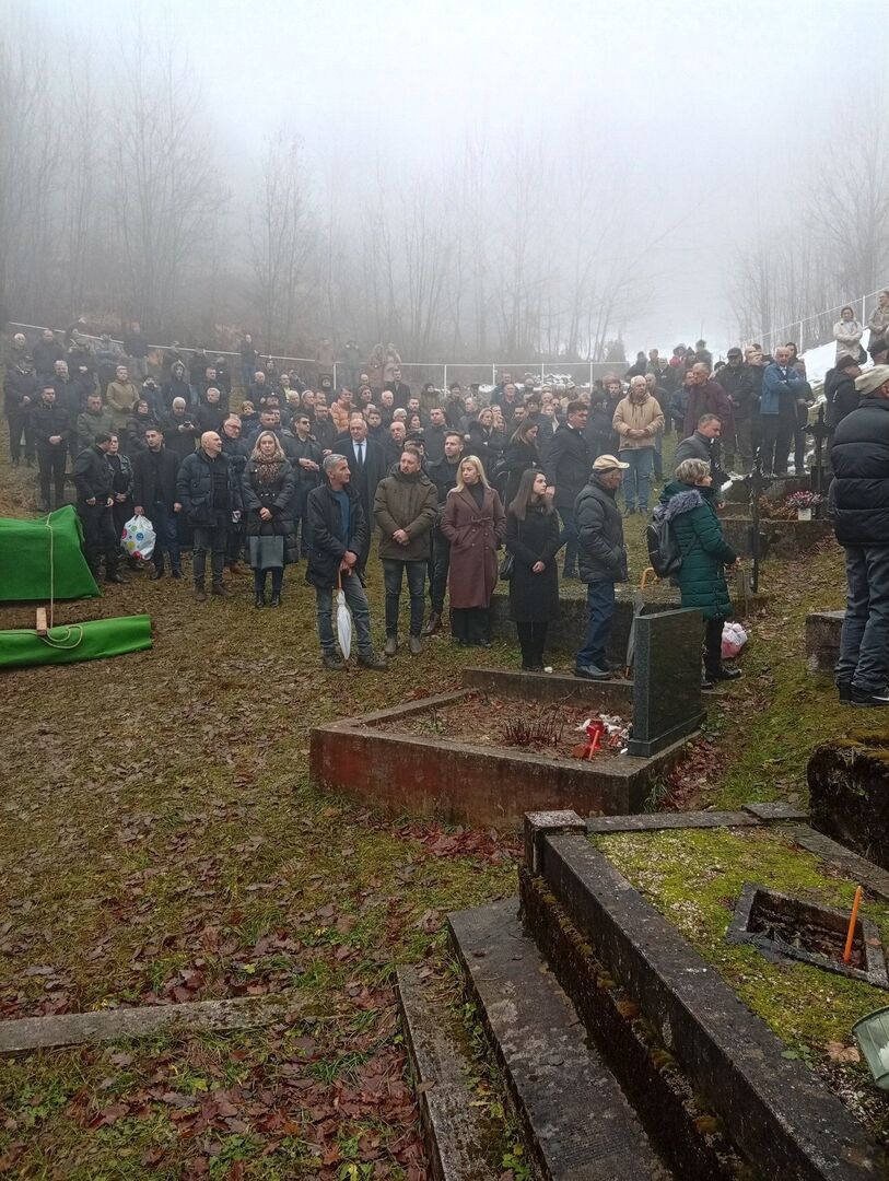 Sahranjen načelnik Vareša. Veliki broj ljudi oprostio se od ovog čovjeka - slika 9