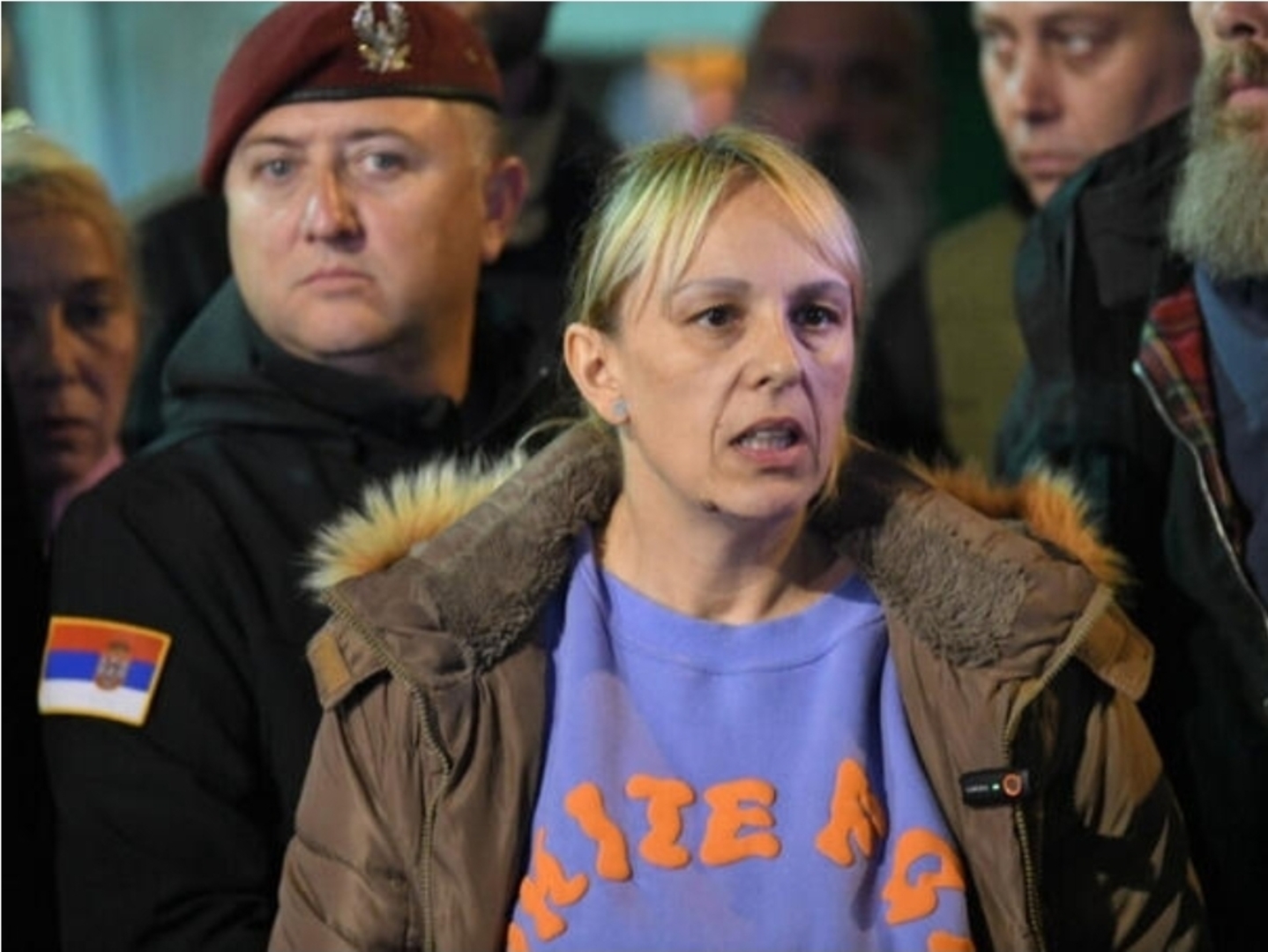 Dijana Hrka napustila prostor ispred Skupštine Srbije - slika 1