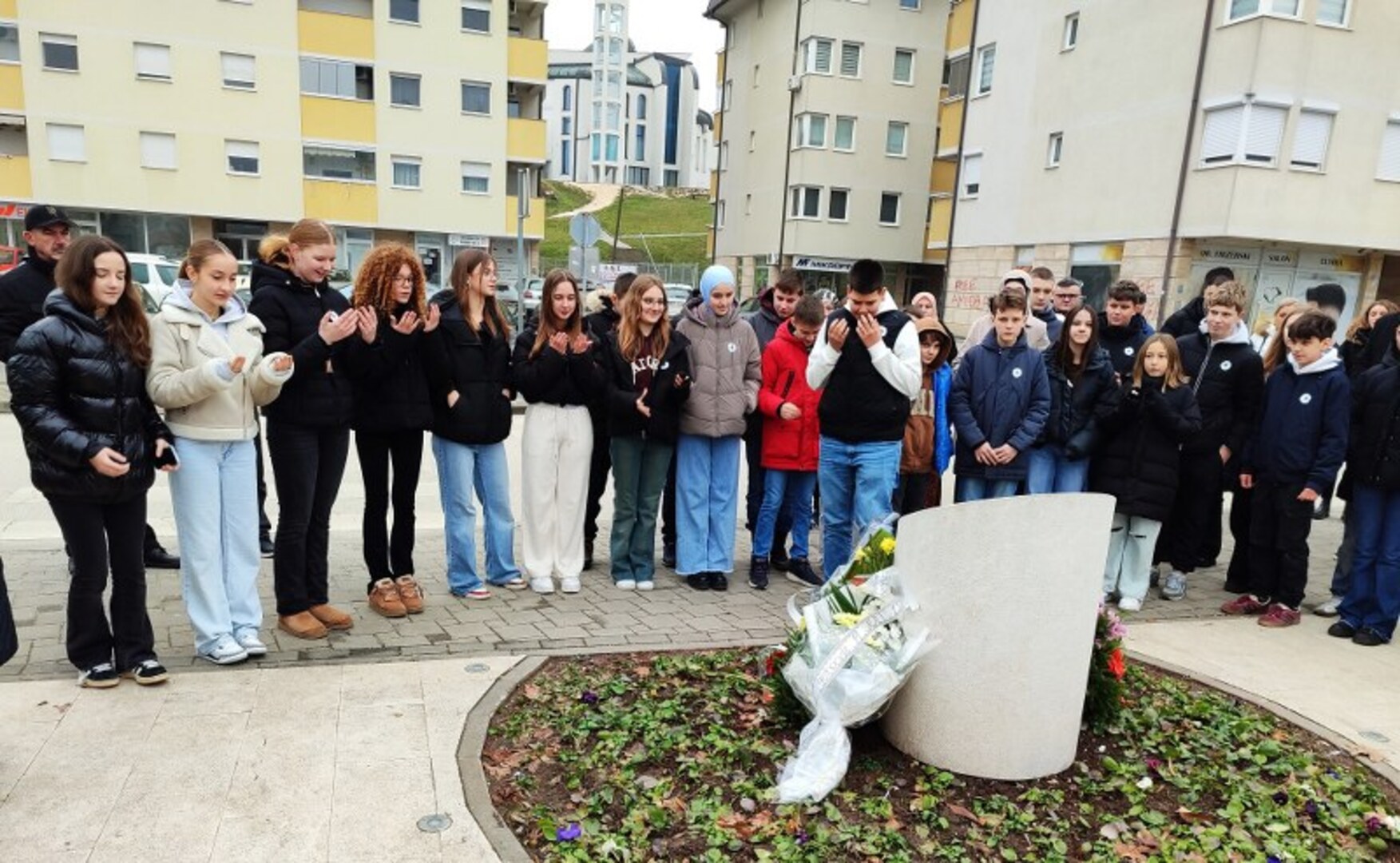 U Vogošći obilježen jubilej Srebrenice: „Pamtiti žrtvu, ali i heroja“ - slika 4