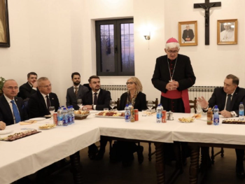 Kad Plenković služi Dodiku i Čoviću