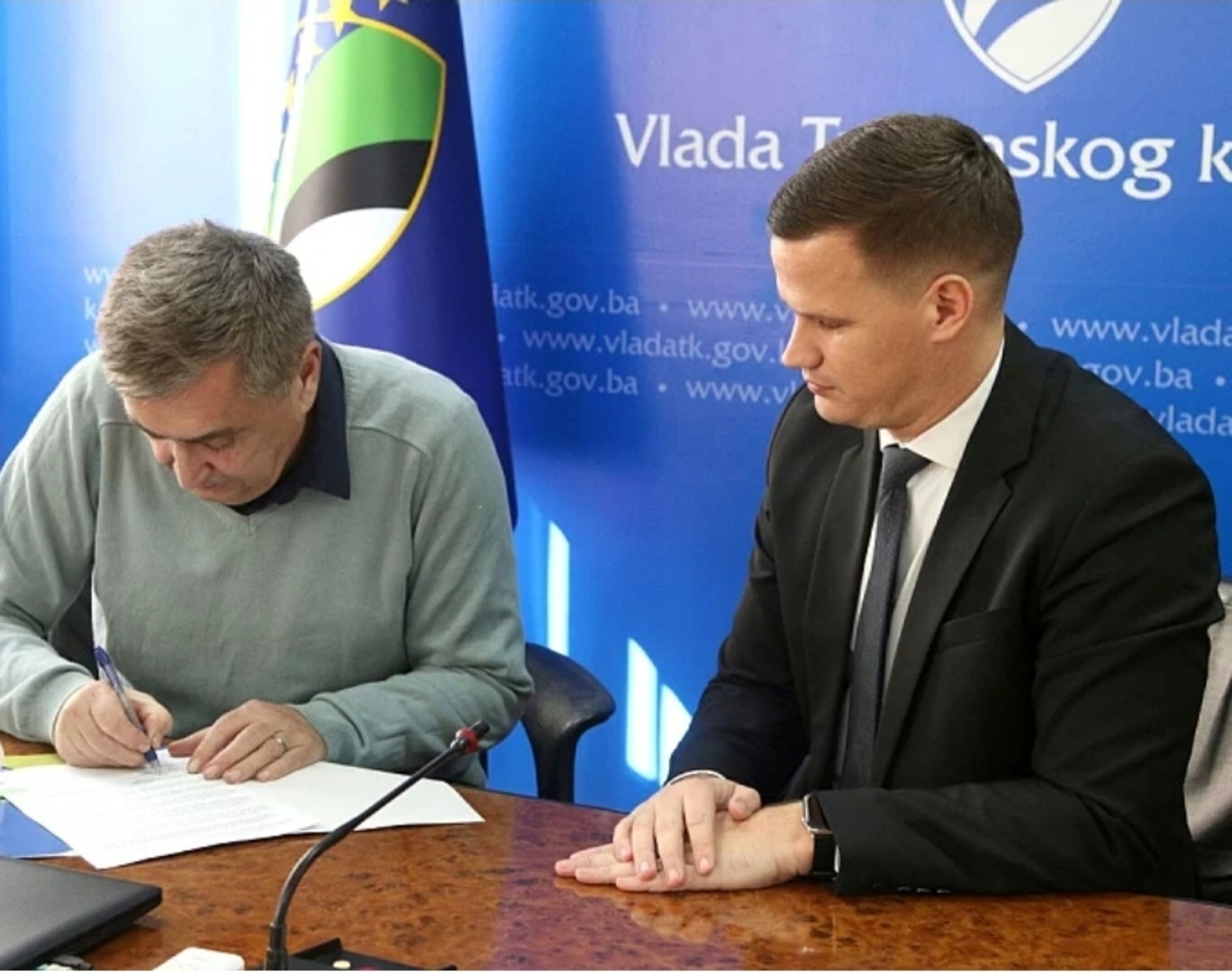 Budžetski korisnici u Tuzlanskom kantonu dobijaju povećanje plata i toplog obroka - slika 1