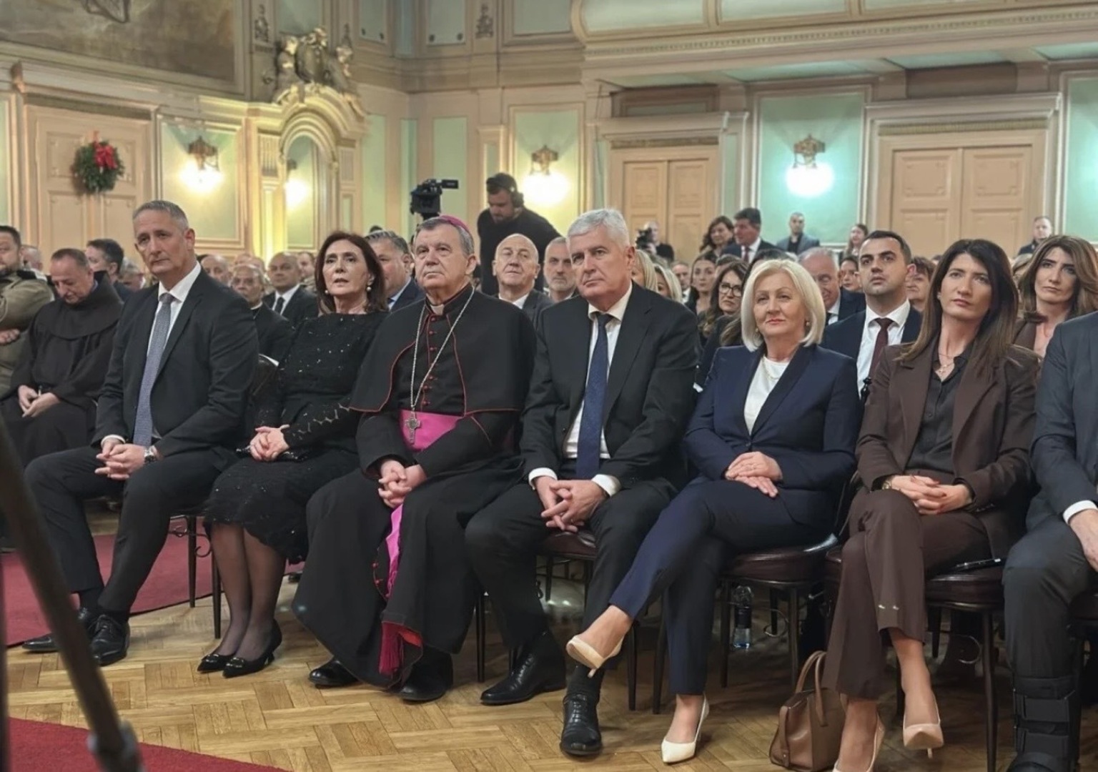 Božićni koncert Ministarstva odbrane BiH u duhu zajedništva i mira - slika 1
