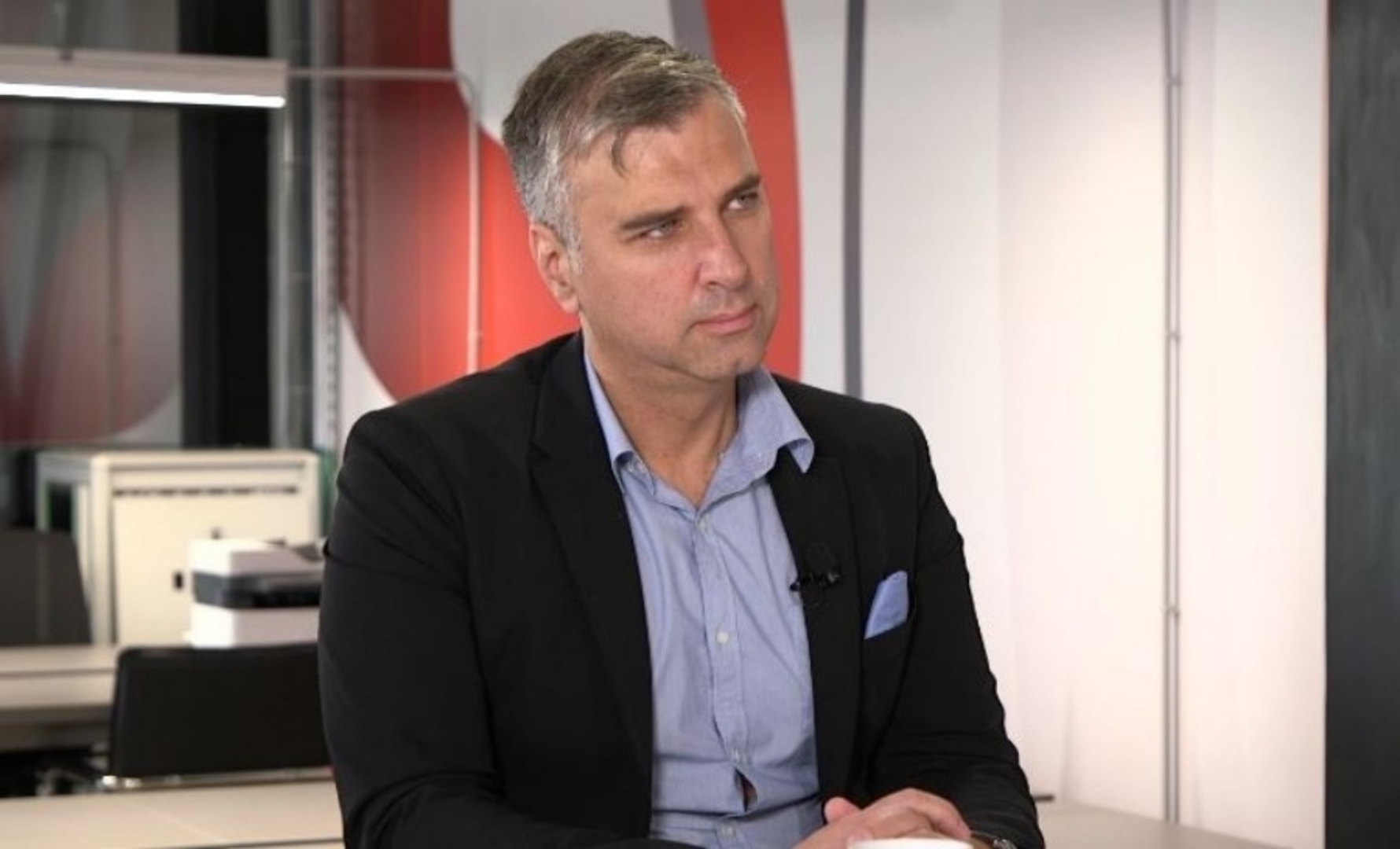Jukić: Grafiti kojima se veličaju Mladić i genocid u Srebrenici motivacija za... - slika 1