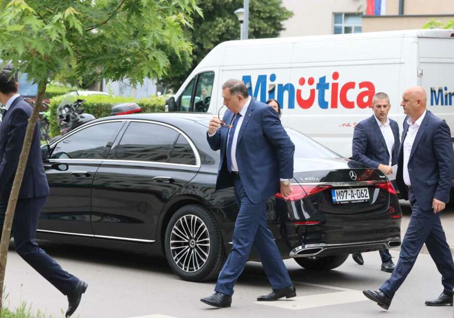 Poznati banjalučki advokat ne odustaje: Traži Dodikov mercedes da ga voza - slika 1