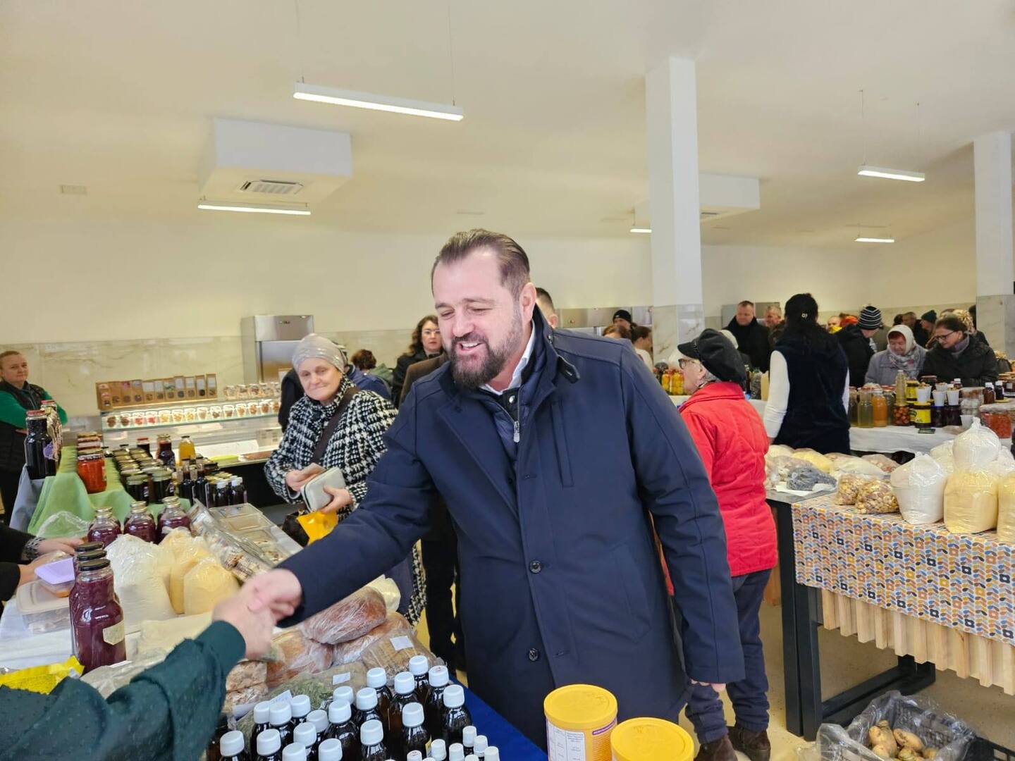 U Cazinu otvorena najsavremenija Gradska tržnica u BiH - slika 1