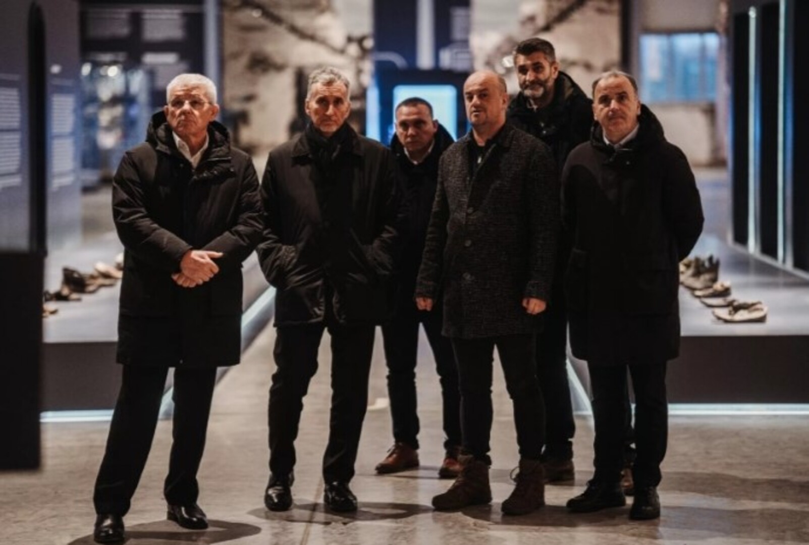 Članovi Kluba Bošnjaka u Domu naroda PSBiH posjetili Memorijalni centar Srebrenica - slika 1