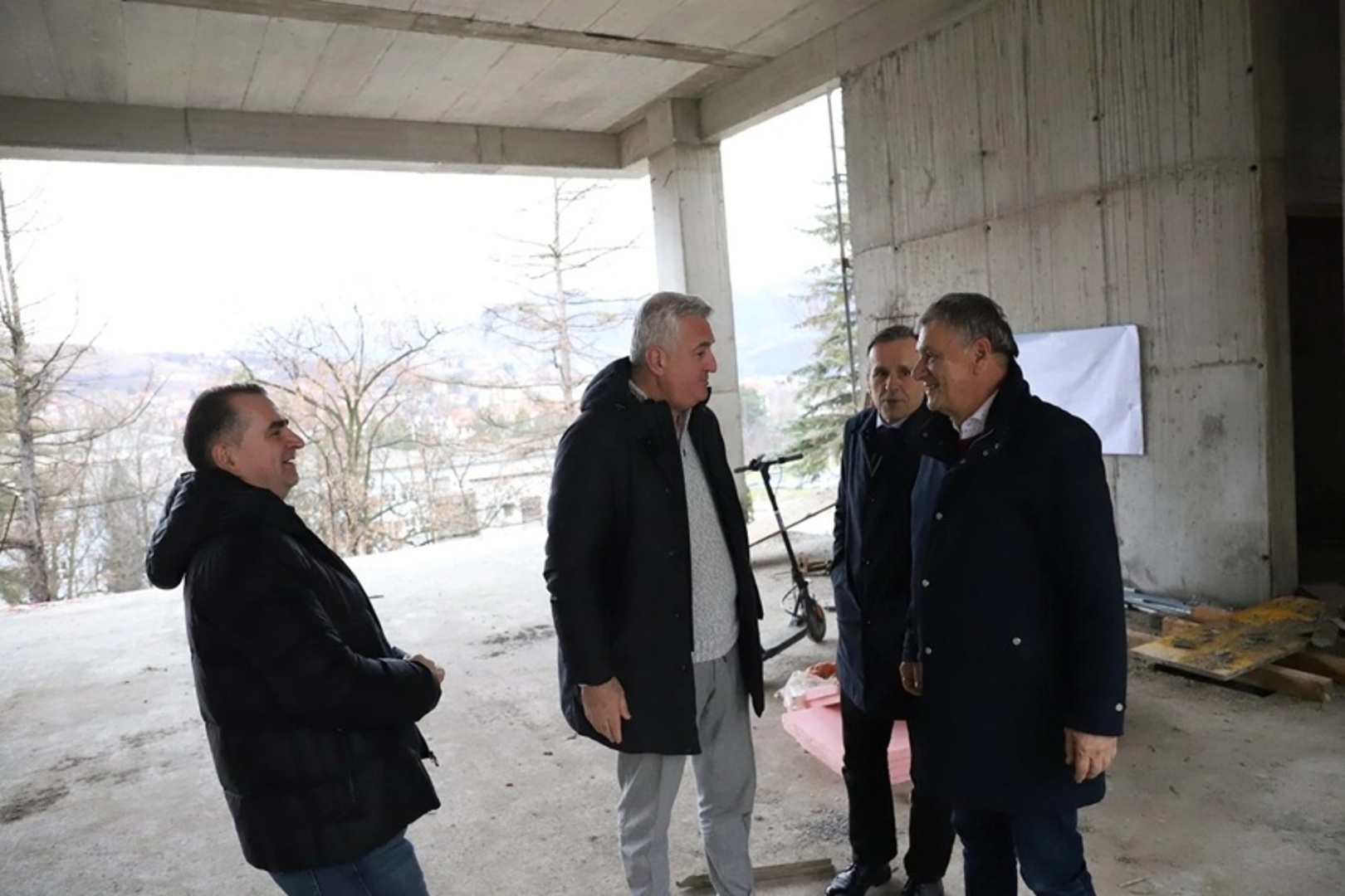 Gradonačelnik Kasumović i prof. dr. Kacila obišli radove na Klinici za srce u Zenici - slika 1