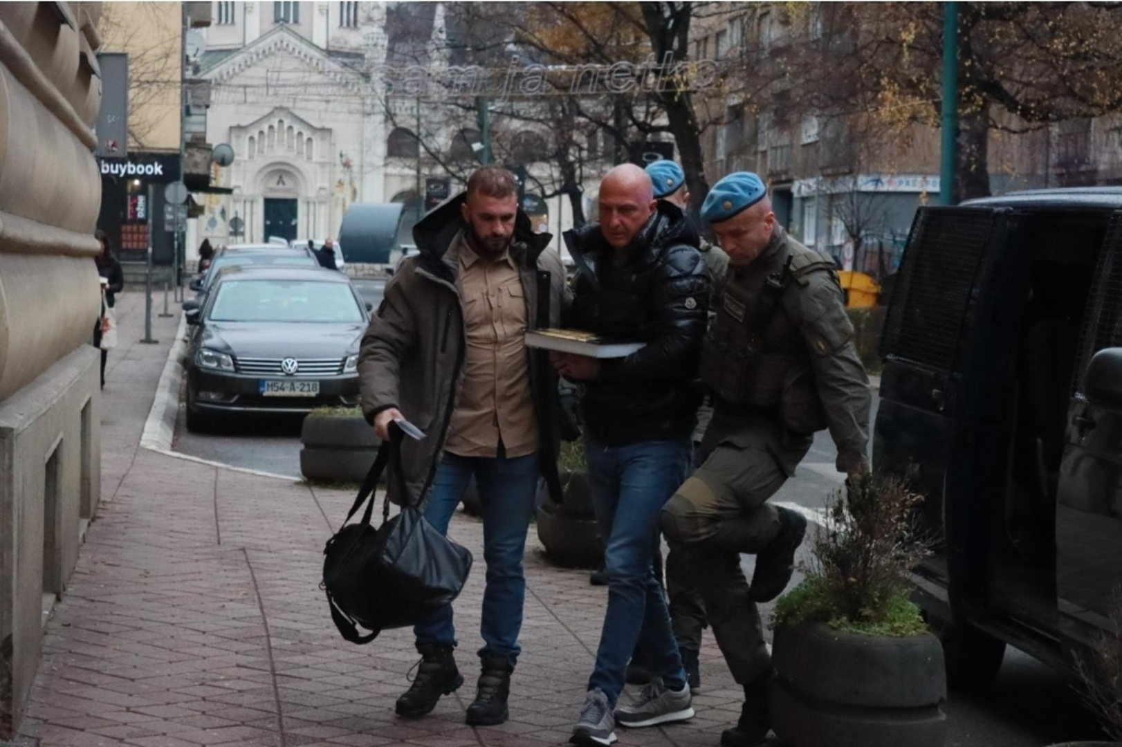 “Sad ću joj je..ti mater”: Kako je Ajanović prijetnjama ovladao kantonalnim institucijama - slika 1