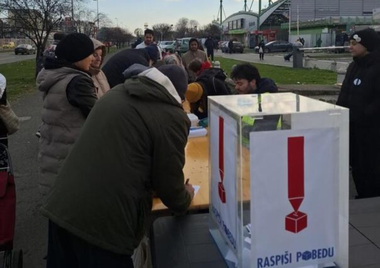 Širom Srbije skupljaju se potpisi: Pritisak da Vučić raspiše izbore - slika 1