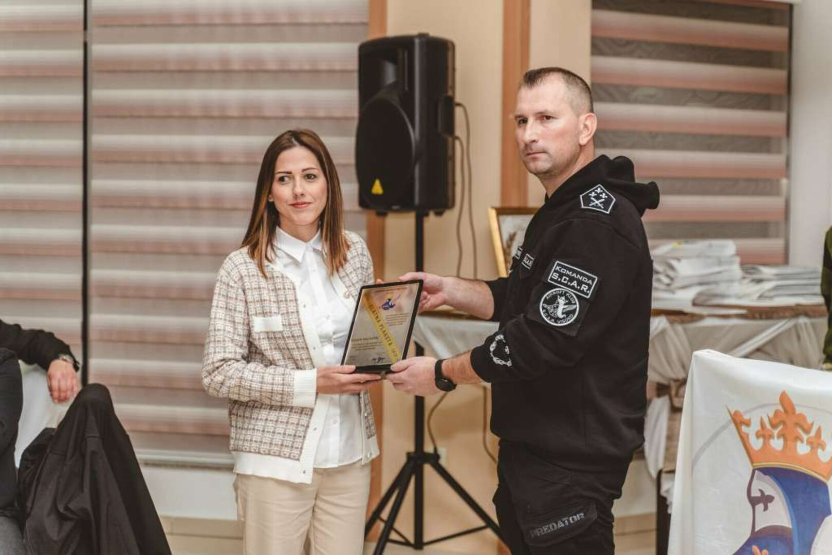 Zlatna plaketa zastupnici Halilović za inicijativu o Zakonu o airsoftu FBiH - slika 1