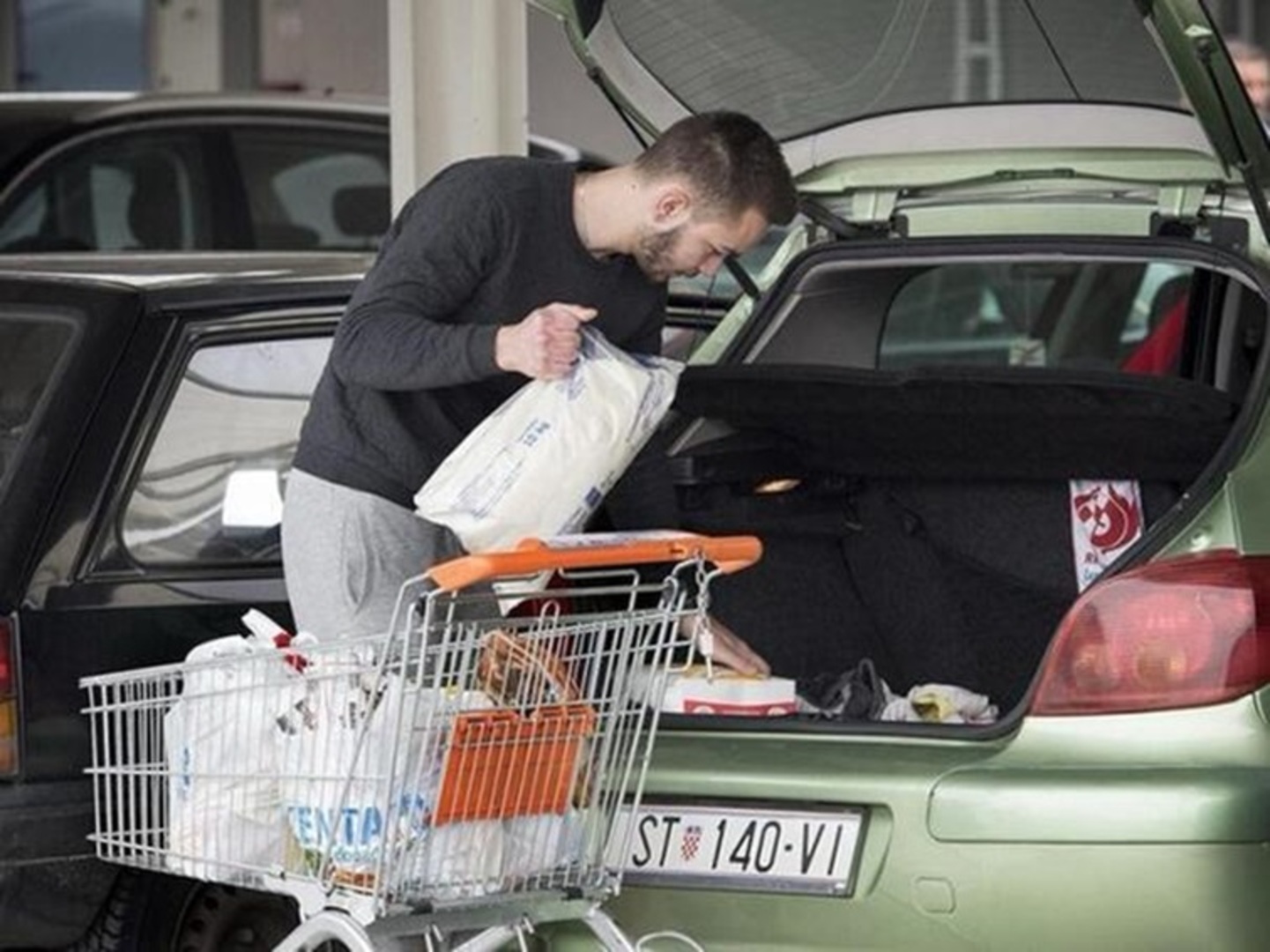 Radi se danas! Radnici bijesni na Vladu F BiH - slika 1