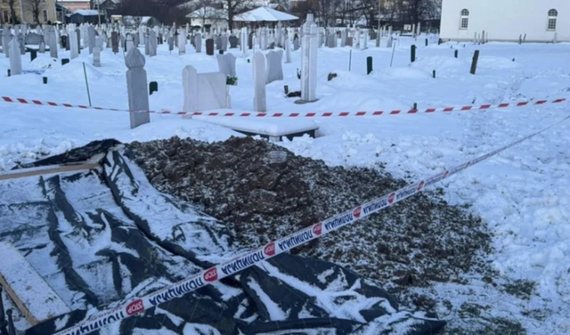 Kozarac: Kopali kabur pa pronašli posmrtne ostatke žrtve iz rata, na kostima bila žica - slika 1