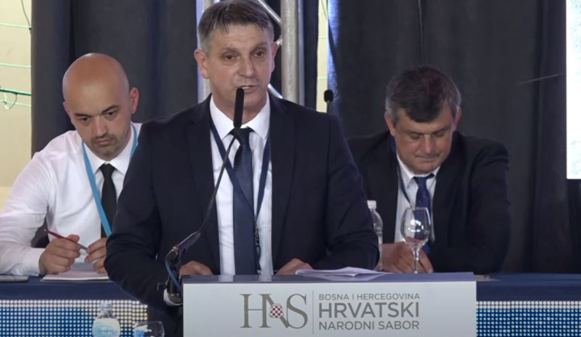 "Hrvatska petorka" se ne širi. Previšić neće s njima! - slika 1