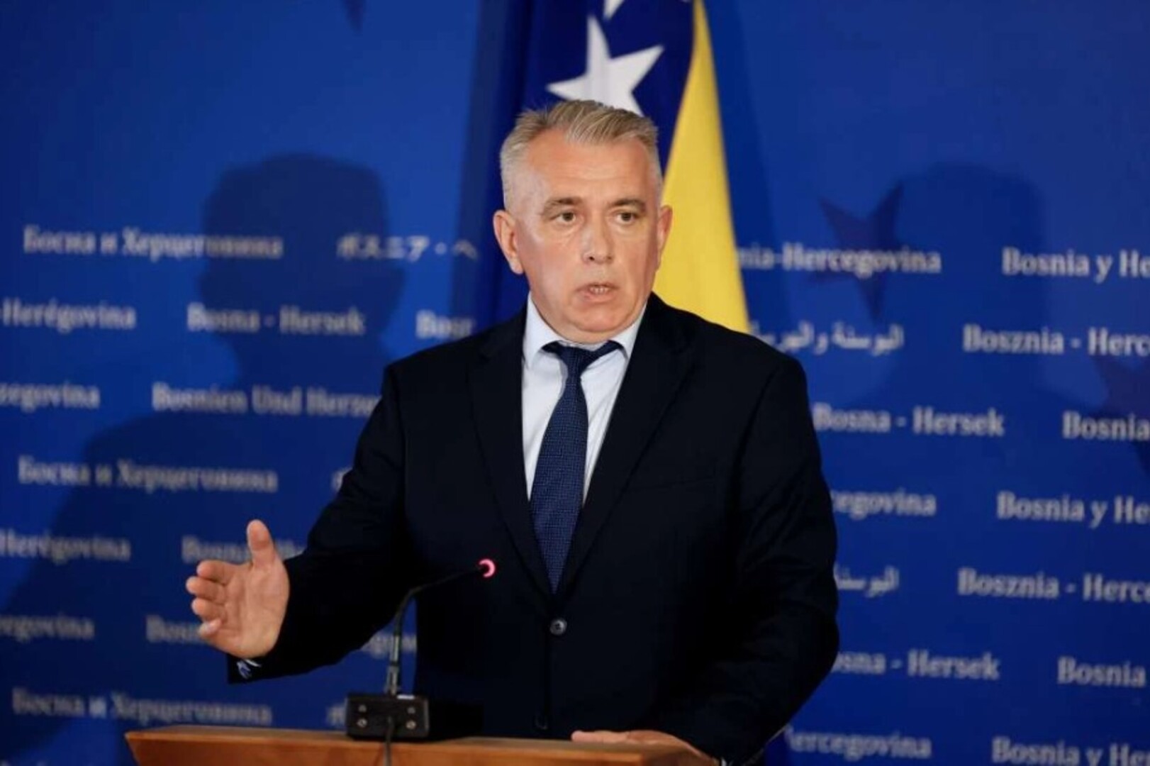 Špago: Trojka se podrškom Bećiroviću pokušava sačuvati na vlasti - slika 1