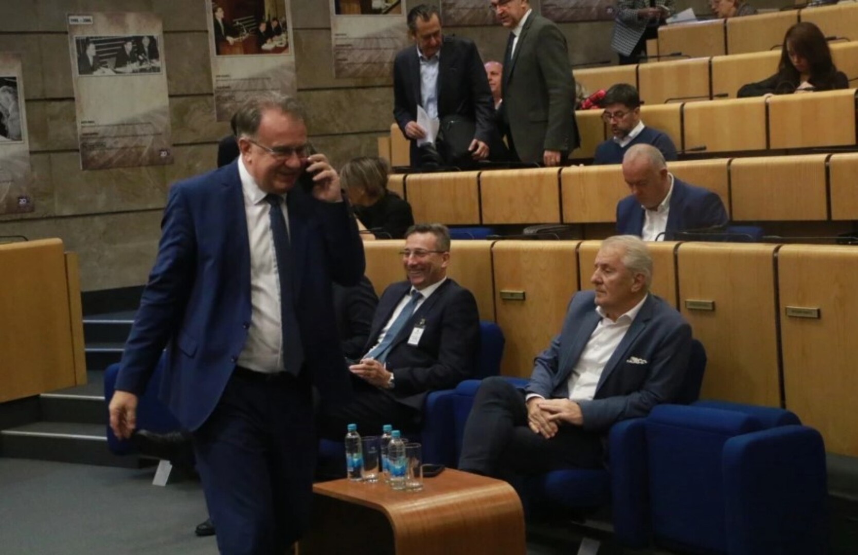 Jesu li u proceduri "šarene laže" umjesto izmjena zakona koje bi ograničile rast plaća funkcionera - slika 1
