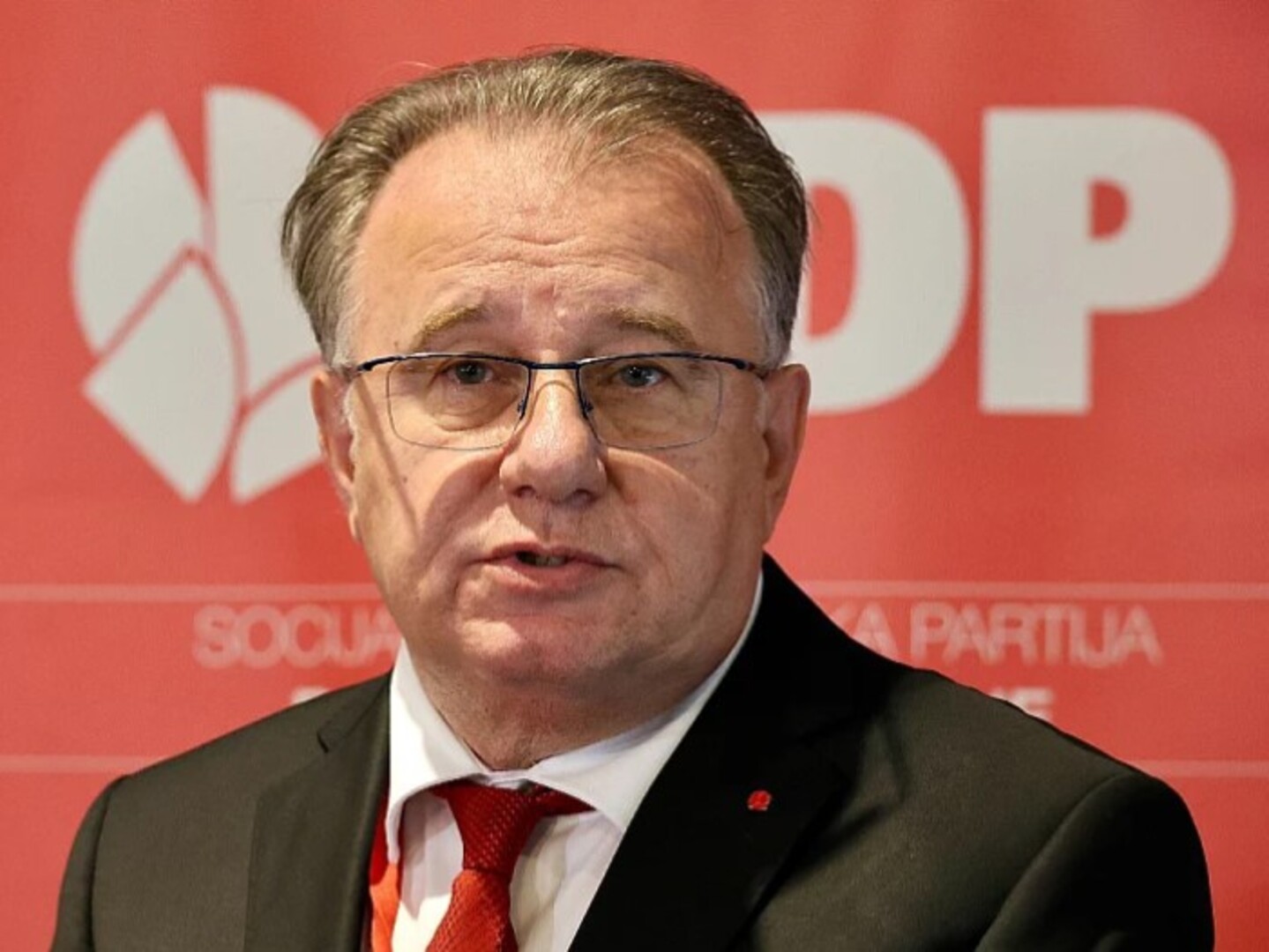 Nikšić: Ne prihvatam lekcije od onih čiji je premijer ujutro bio u sudnici, a popodne u vladi - slika 1
