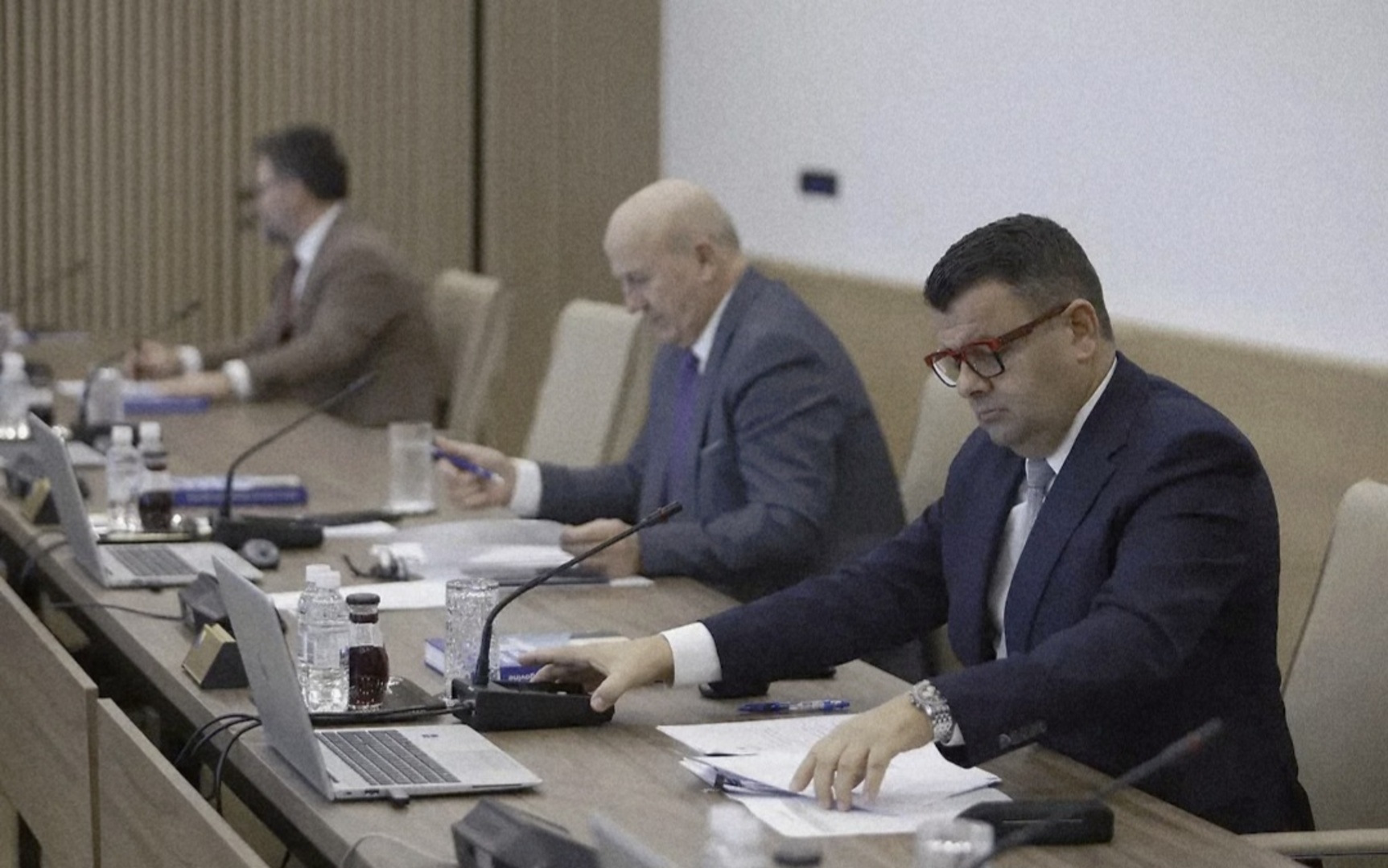 BORBA ZA POZICIJE Odbor za žalbe policijskih službenika BiH zapeo između zahtjeva ministara Trojke... - slika 1