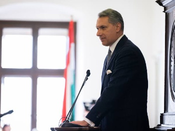 Traži se ostavka Orbanovog saveznika koji je vrijeđao...