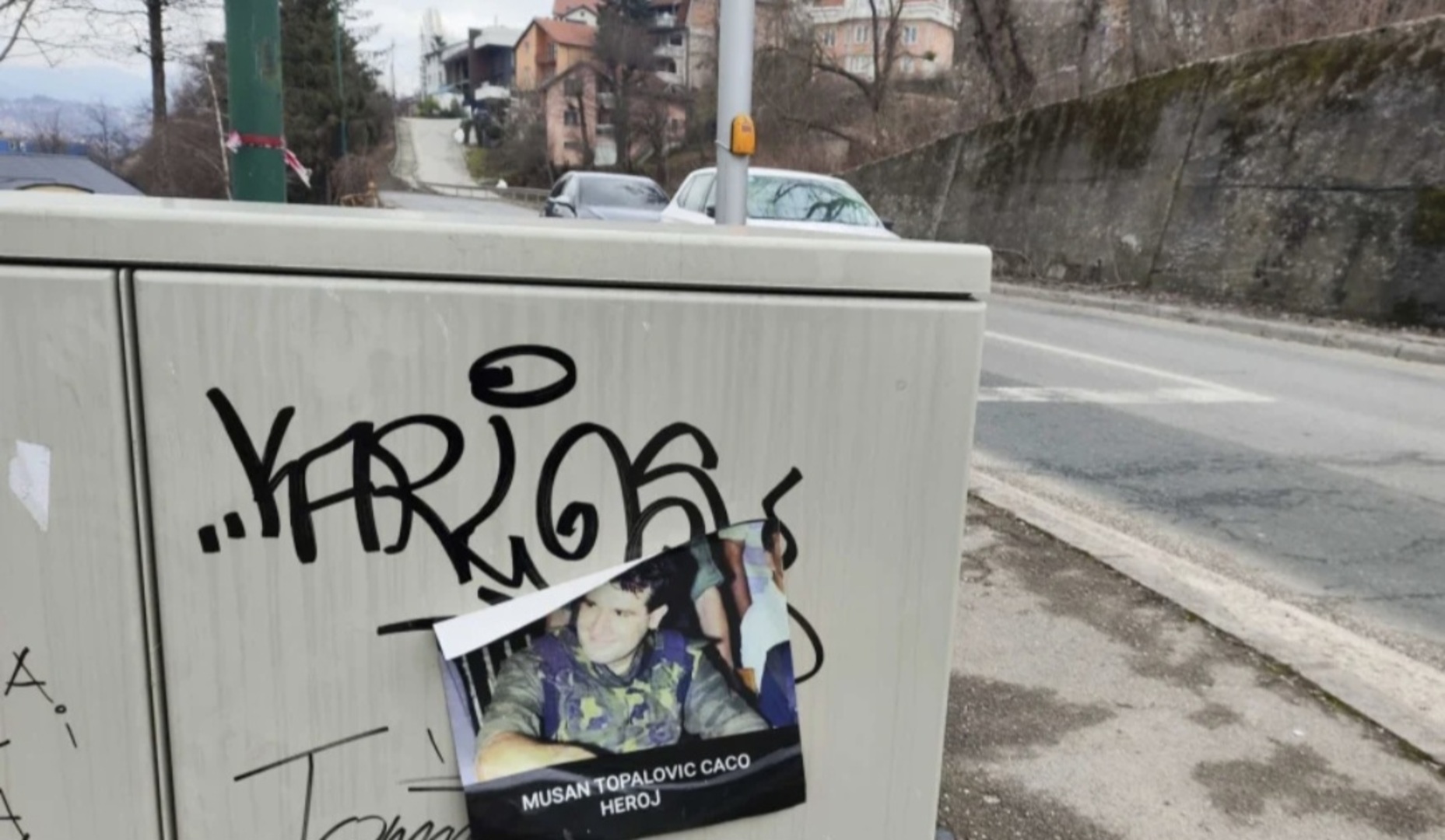 Ko postavlja plakate s likom Mušana Topalovića Cace po Sarajevu - slika 1