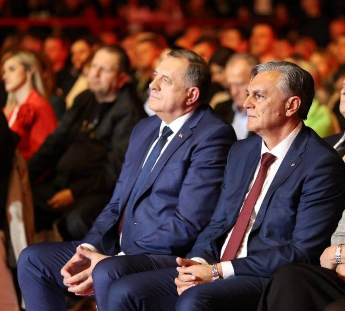 GRAĐANI U MINUSU, KARANOV SIN U DEBELOM PLUSU: 'Smart Archive Solutions' galopira ka novom milionu - slika 1