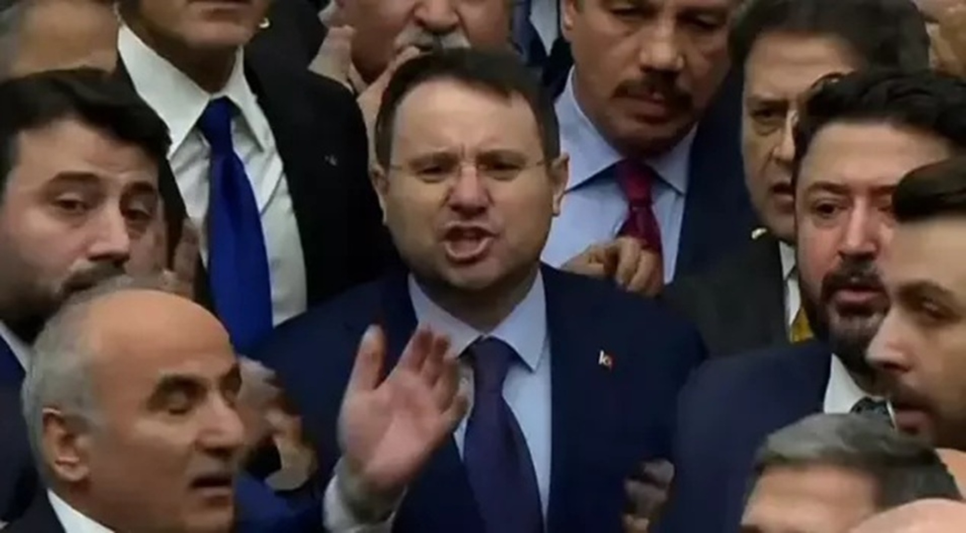 Turska: Tuča u parlamentu! Opet! - slika 1
