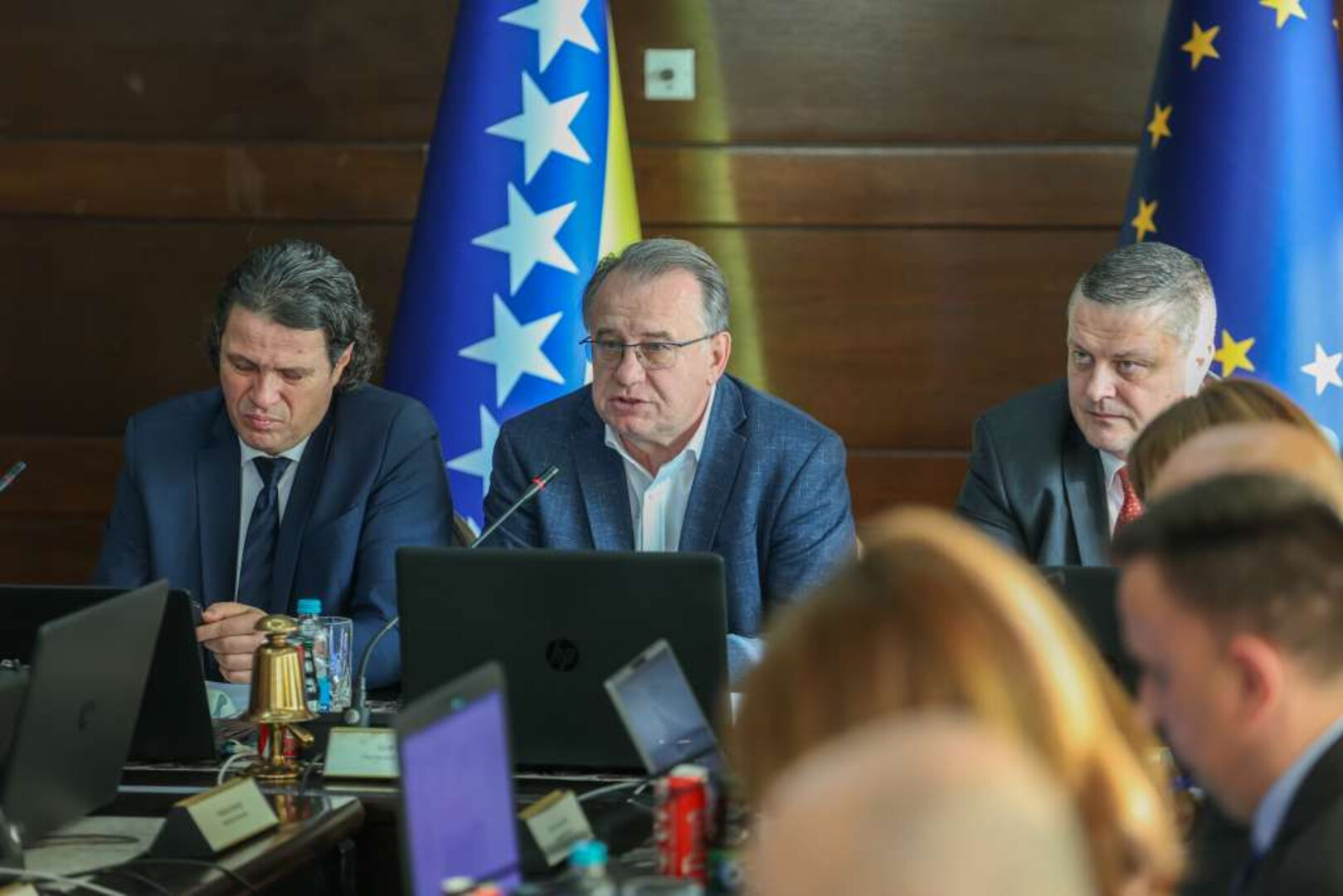"Potpuno rasulo, vladajuća većina je postala servis za par pojedinaca" - slika 1