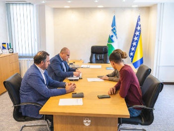 Premijer Ružnić razgovarao sa srednjoškolcima