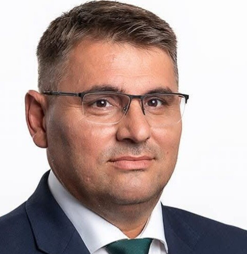 Ostavka premijera Uka, kriza supstantivnog legitimiteta i kartelizacija vlasti - slika 1