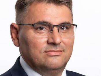 Ostavka premijera Uka, kriza supstantivnog legitimiteta i kartelizacija vlasti