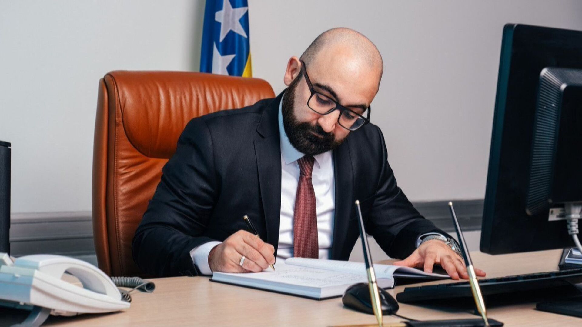Amidžić odbio pa Hasanović ponovo potpisao prijenos novca CIK-u za nove tehnologije - slika 1