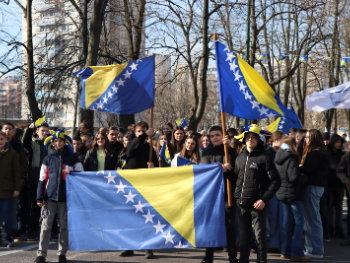 Oko 3.000 mladih učestvovalo u defileu povodom Dana nezavisnosti BiH