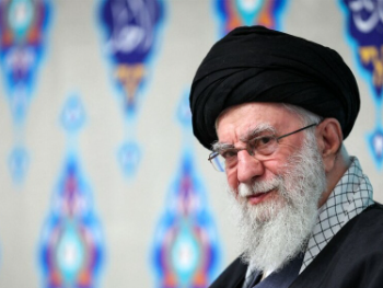 Ajatolah Ali Hamenei "premješten na sigurnu lokaciju"
