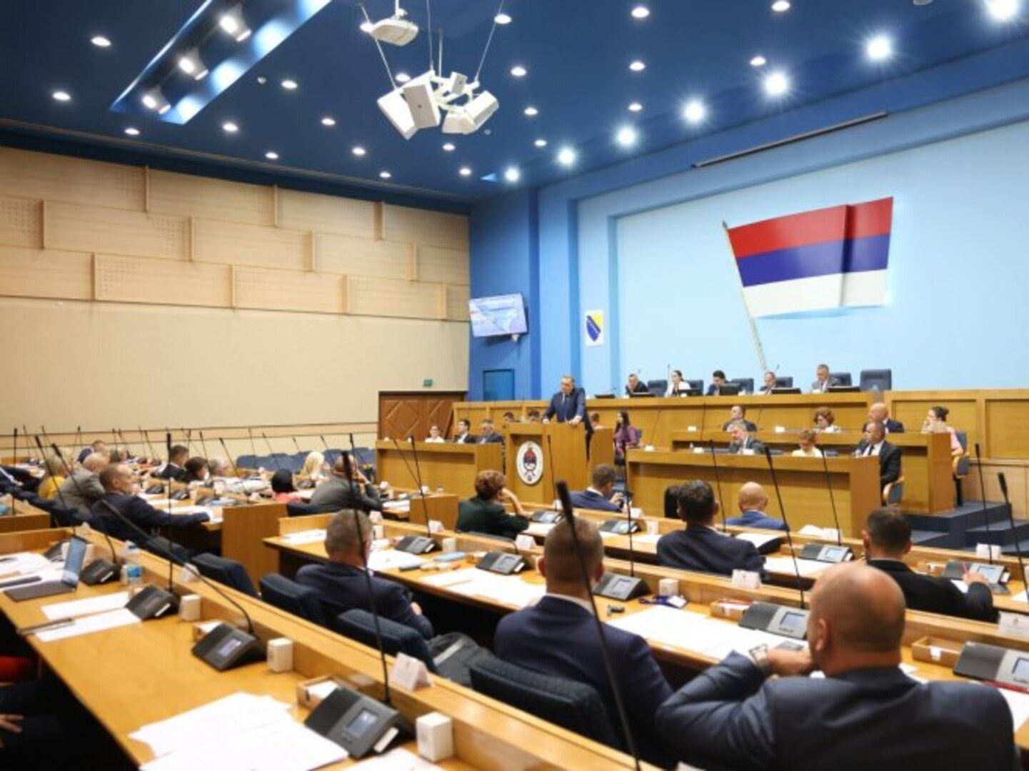 Narodna skupština Rs: Zastupnici sa sumnjivim diplomama! - slika 1