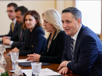 Predizborne kombinacije u punom jeku: Ko s kim ide na izbore?