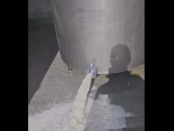 Poražavajuće scene iz Laktaša: Mljekari prosipaju mlijeko (VIDEO)