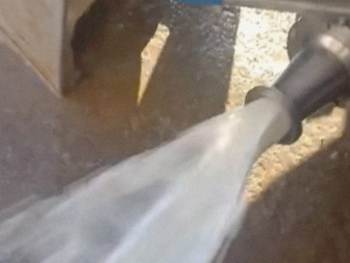 Ko ruši domaću proizvodnju i zašto mjekari moraju prolijevati mlijeko?