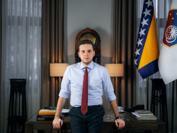 Buran dan u Sarajevu: Pada Vlada KS, građani se okupljaju