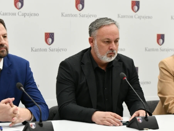 SDA, S BiH i  DF: Ostavka premijera Uka je farsa